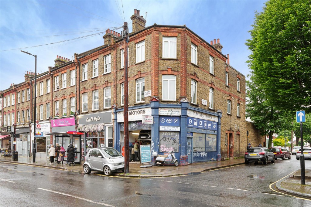 Kilburn Lane, London, Commercial